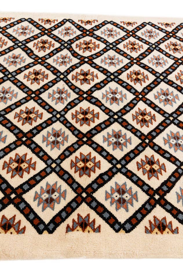 Detail image of 4' 11 x 7' 7 Hand Knotted Moroccan Wool Rug