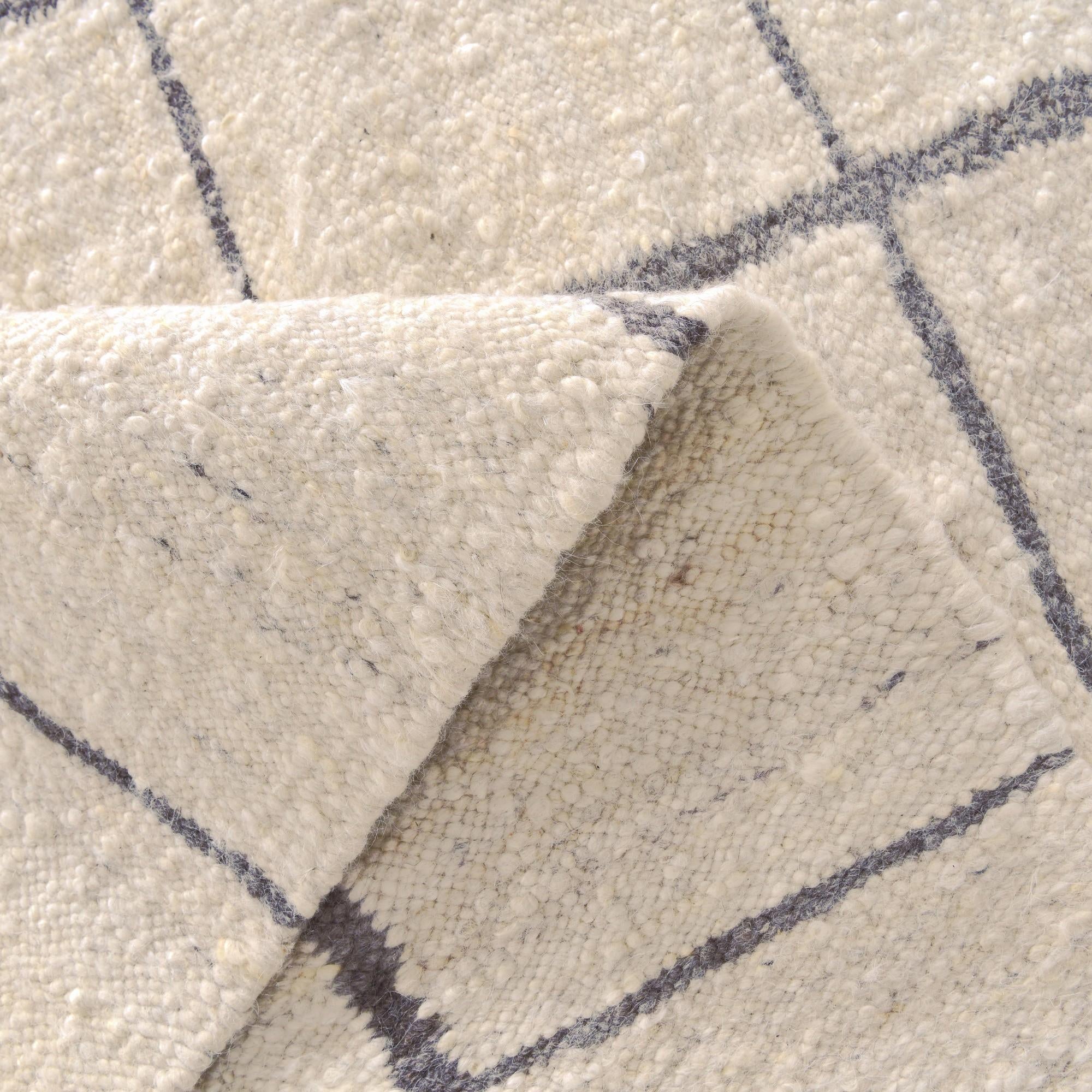 5' 1 x 6' 10 Hand Knotted Moroccan Wool Rug