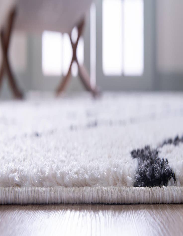 Detail image of 4' x 6' Morocco Rug