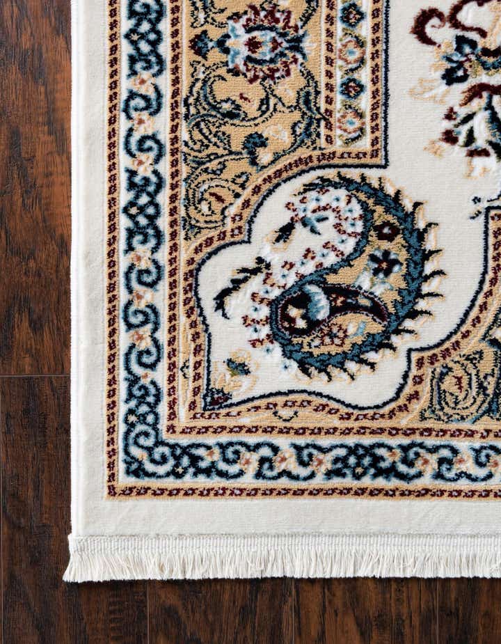 5' x 8' Nain Design Rug