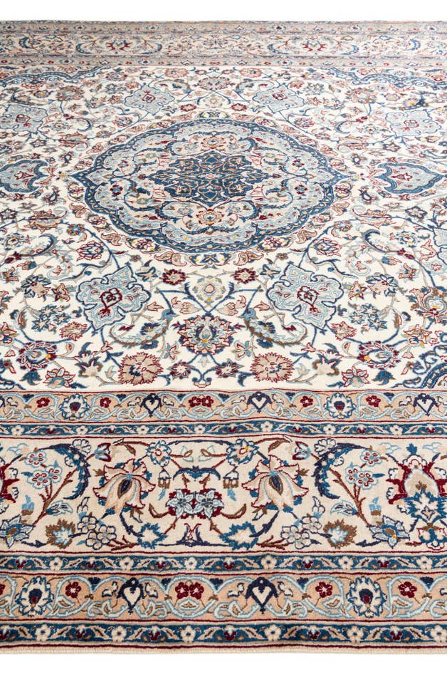 Detail image of 9' 8 x 13' 1 Hand Knotted Nain Persian Rug