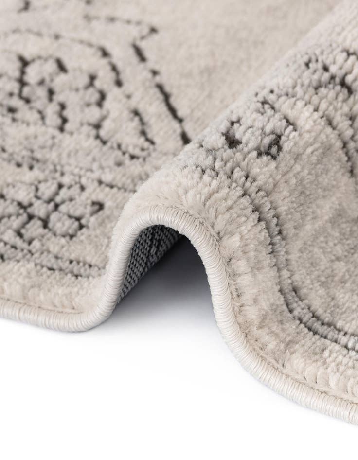 Detail image of 2' x 3' Nyla Rug