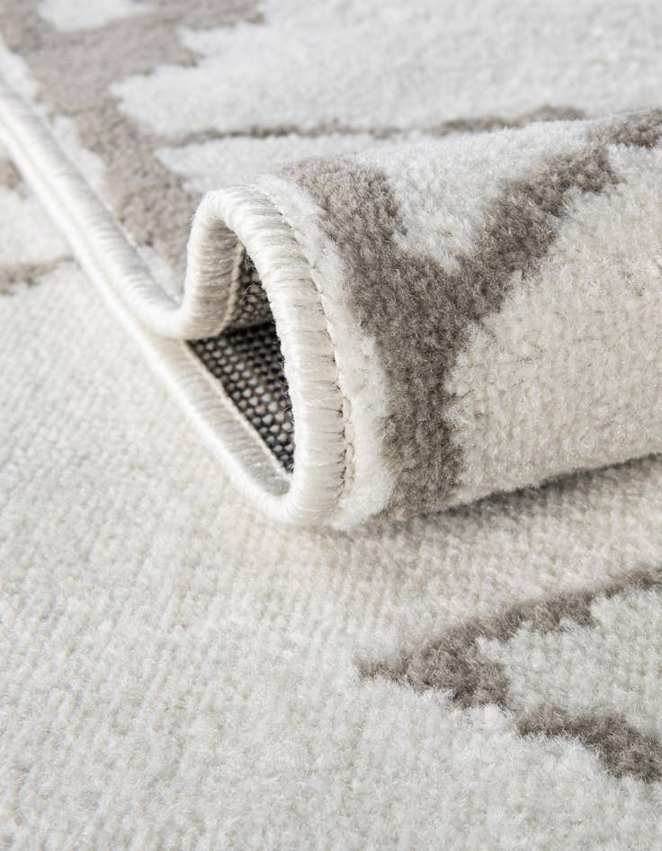 Detail image of 6' x 9' Oslo Rug