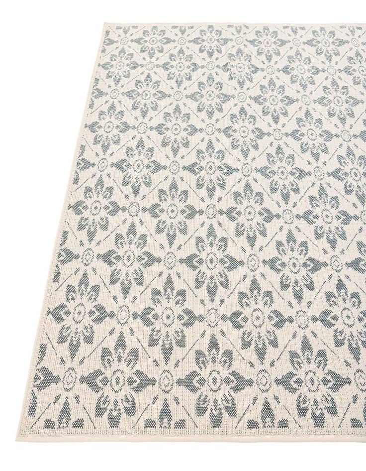 Detail image of 5' 3 x 7' 7 Easy-Clean Botanical Indoor / Outdoor Rug