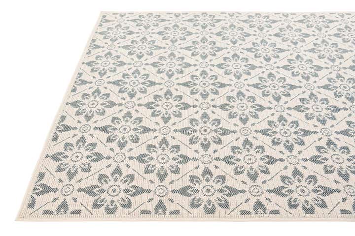 5' 3 x 7' 7 Easy-Clean Botanical Indoor / Outdoor Rug