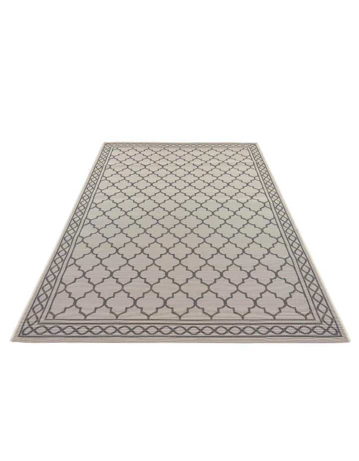 5' 3 x 7' 7 Easy-Clean Lattice Indoor / Outdoor Rug
