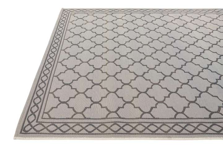 5' 3 x 7' 7 Easy-Clean Lattice Indoor / Outdoor Rug