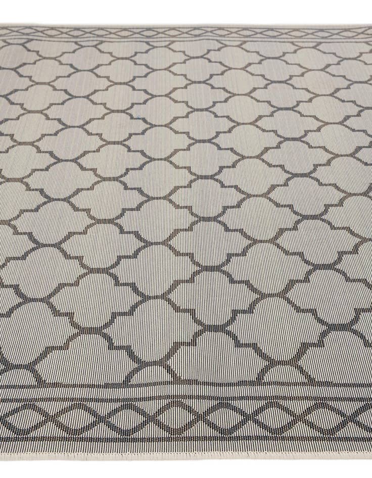 Detail image of 5' 3 x 7' 7 Washable Lattice Indoor / Outdoor Rug