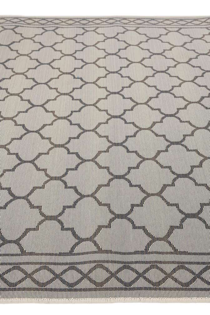 5' 3 x 7' 7 Easy-Clean Lattice Indoor / Outdoor Rug