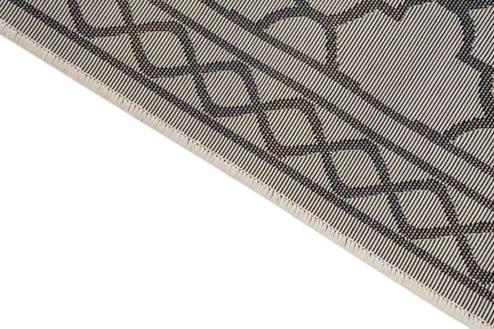 5' 3 x 7' 7 Easy-Clean Lattice Indoor / Outdoor Rug