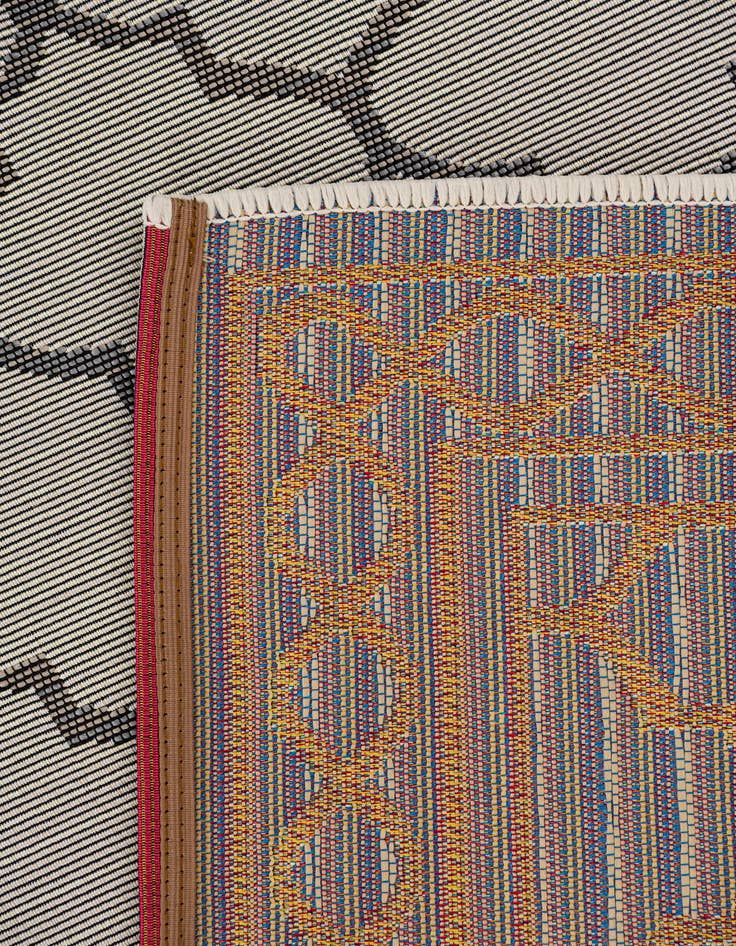 Detail image of 5' 3 x 7' 7 Washable Lattice Indoor / Outdoor Rug