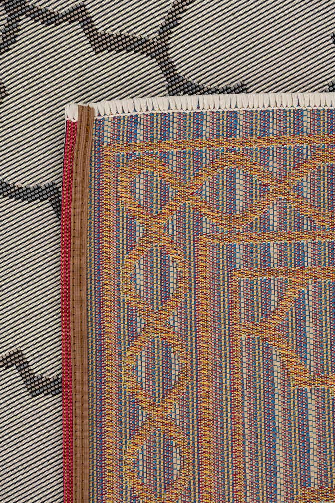 5' 3 x 7' 7 Easy-Clean Lattice Indoor / Outdoor Rug