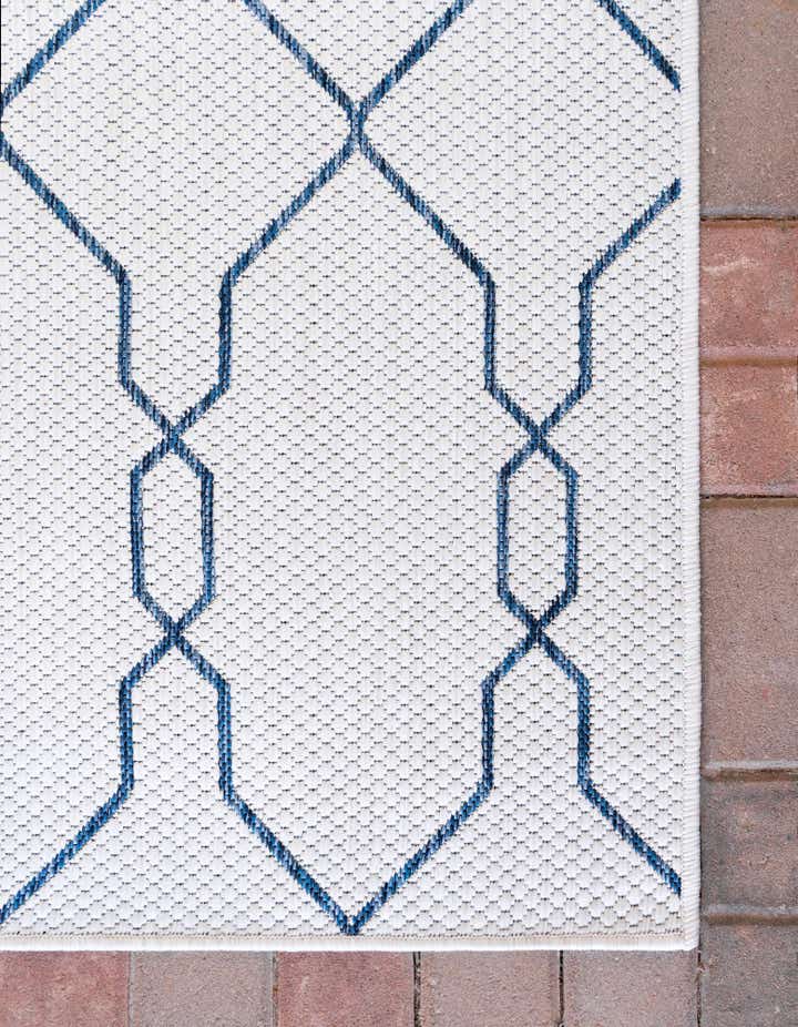 4' x 6' Easy-Clean Lattice Indoor / Outdoor Rug