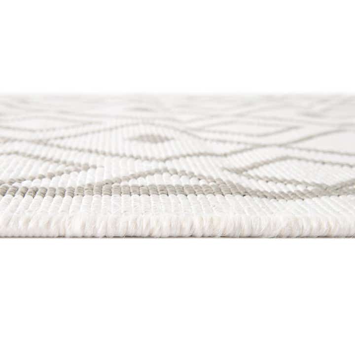 5' 3 x 8' Easy-Clean Lattice Indoor / Outdoor Rug