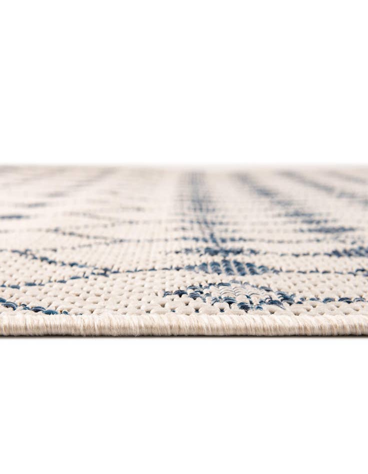 Detail image of 2' x 3' Washable Lattice Indoor / Outdoor Rug