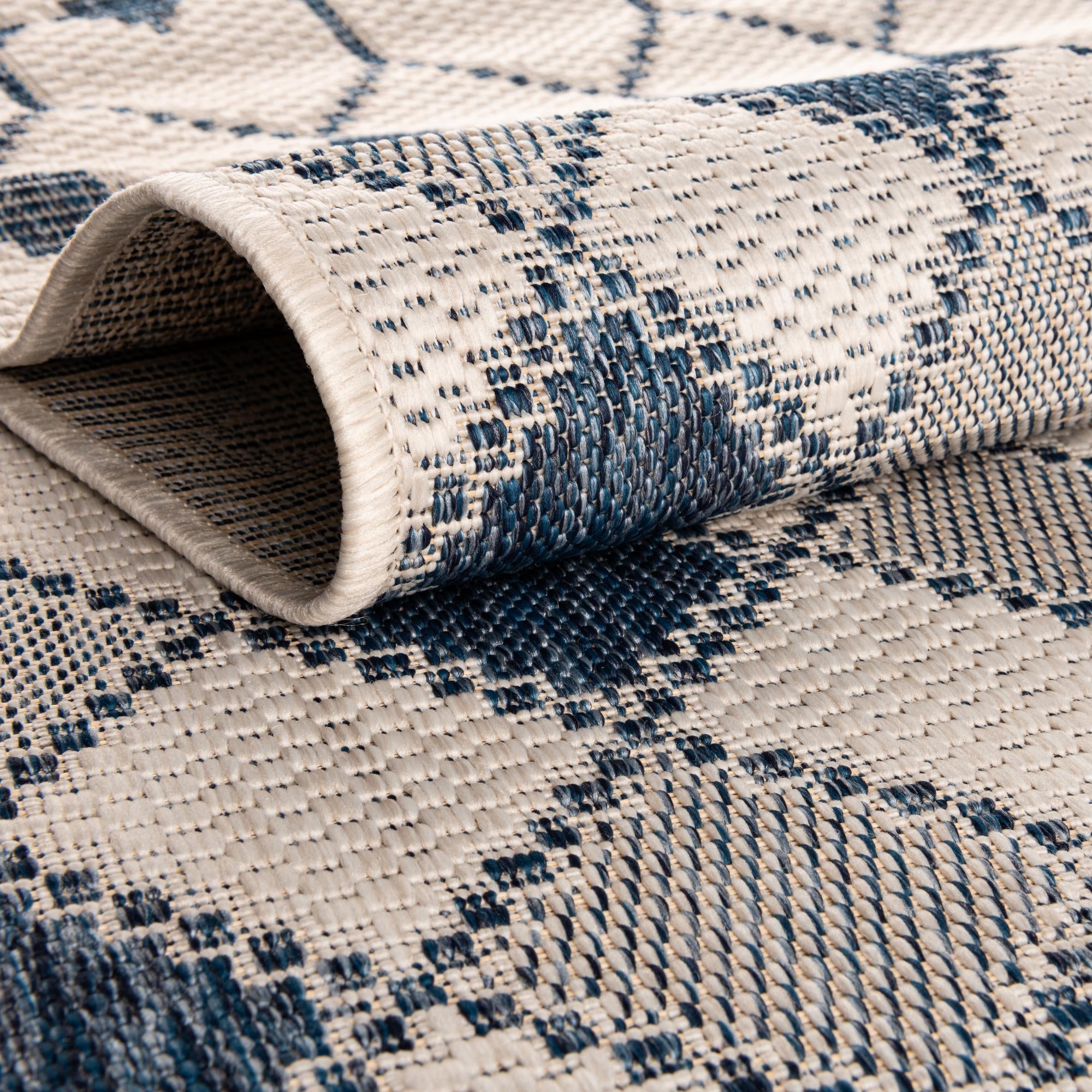 2' x 3' Easy-Clean Lattice Indoor / Outdoor Rug