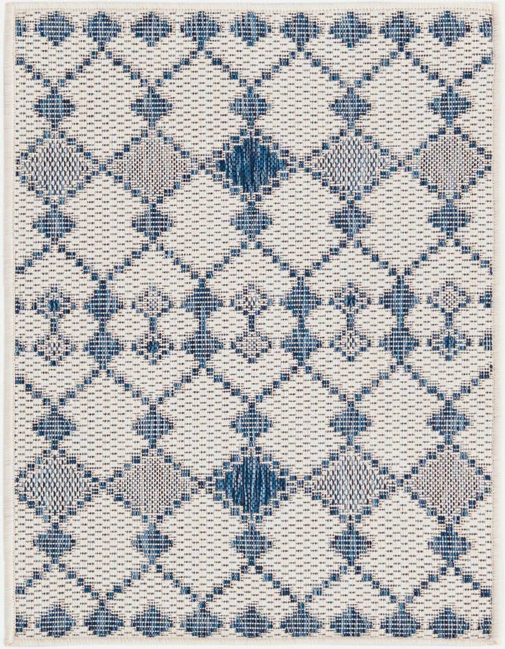 Detail image of 2' x 3' Easy-Clean Lattice Indoor / Outdoor Rug