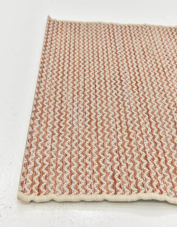 Detail image of 2' 7 x 4' 10 Easy-Clean Modern Indoor / Outdoor Rug