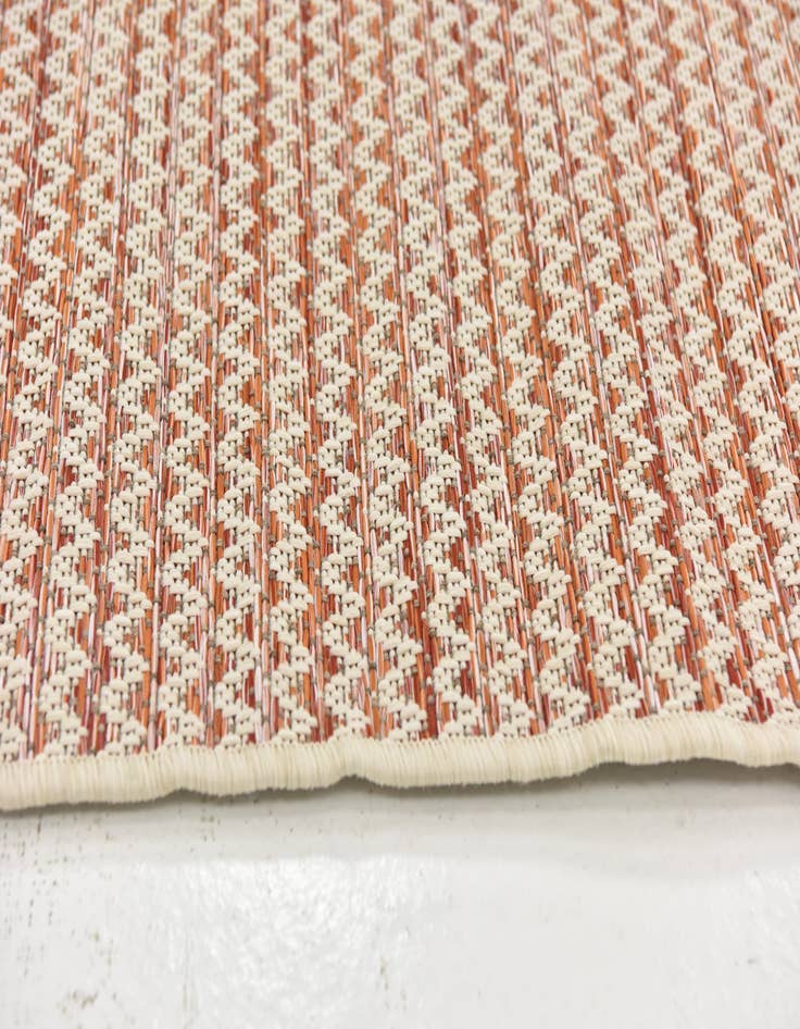 Detail image of 2' 7 x 4' 10 Easy-Clean Modern Indoor / Outdoor Rug