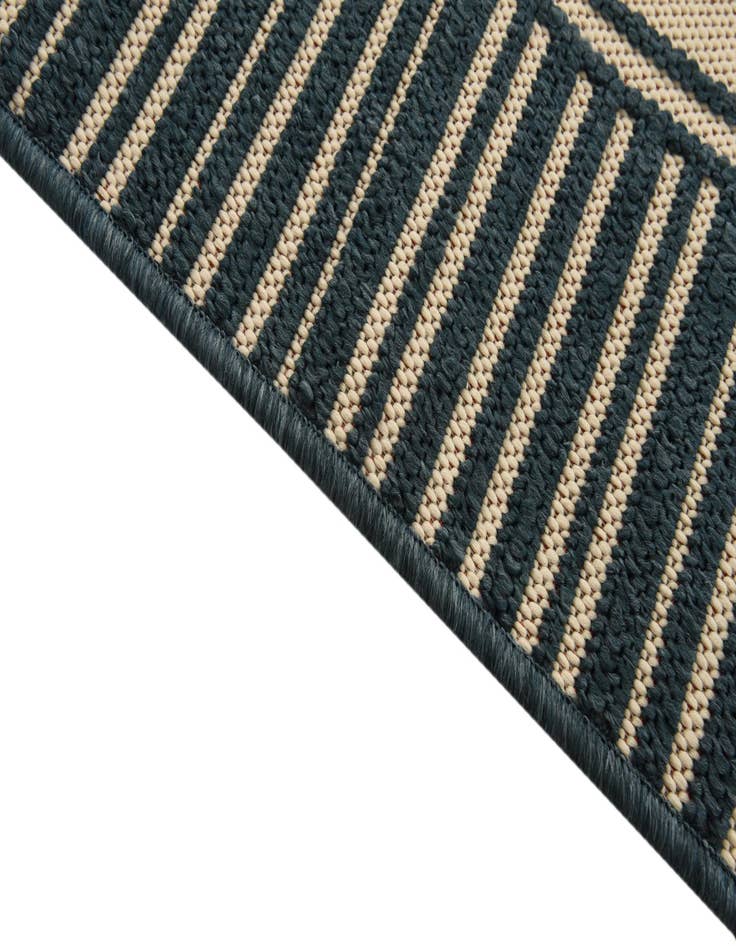 Detail image of 5' x 7' 7 Easy-Clean Modern Indoor / Outdoor Rug