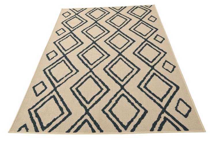 Detail image of 5' x 7' 7 Easy-Clean Modern Indoor / Outdoor Rug