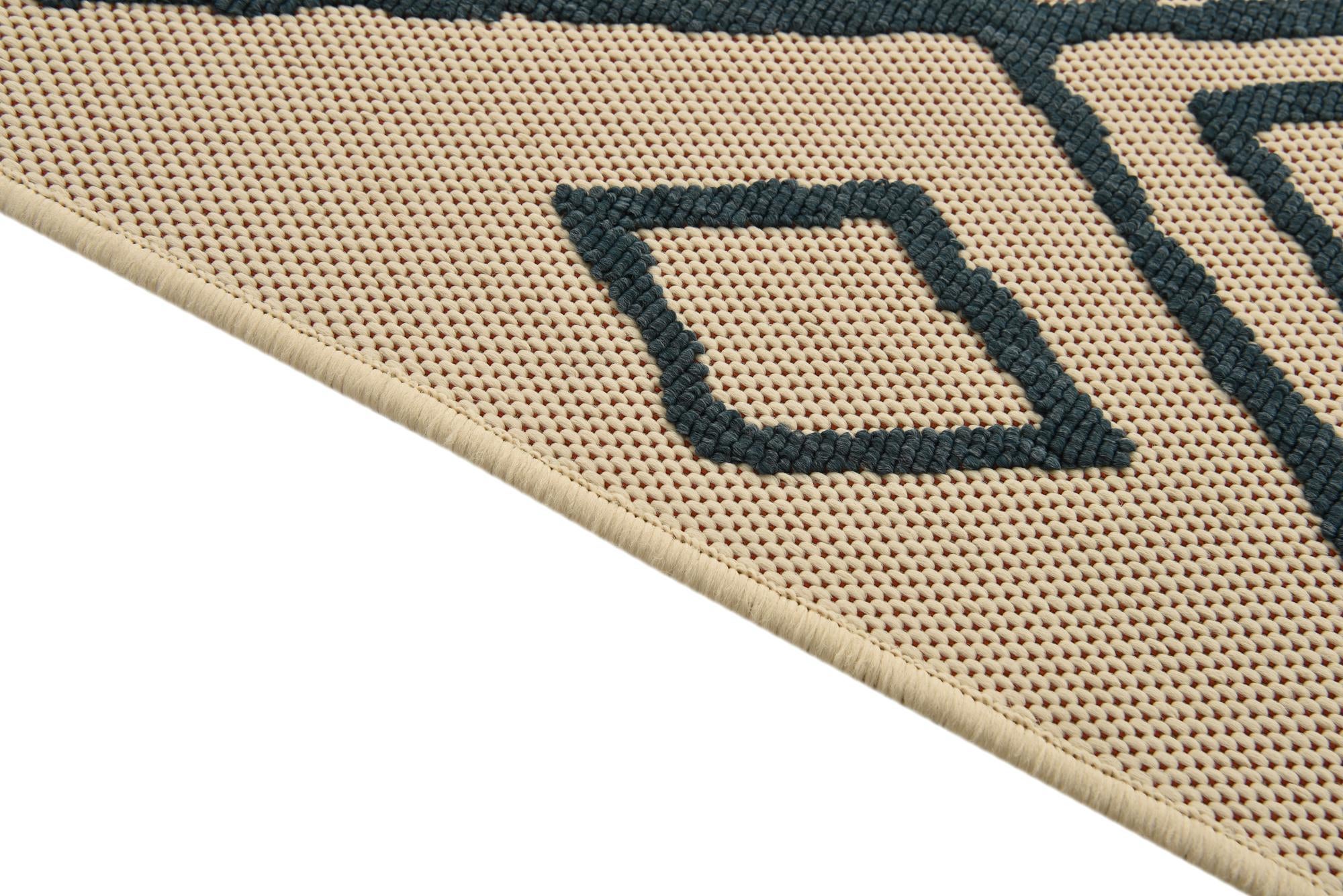 5' x 7' 7 Easy-Clean Modern Indoor / Outdoor Rug