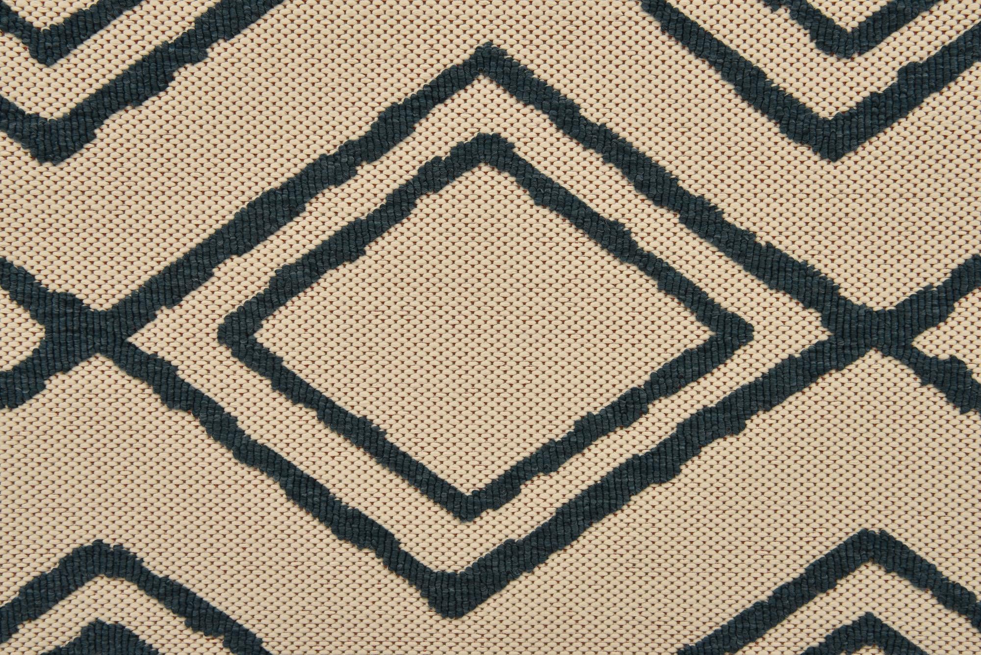 5' x 7' 7 Easy-Clean Modern Indoor / Outdoor Rug