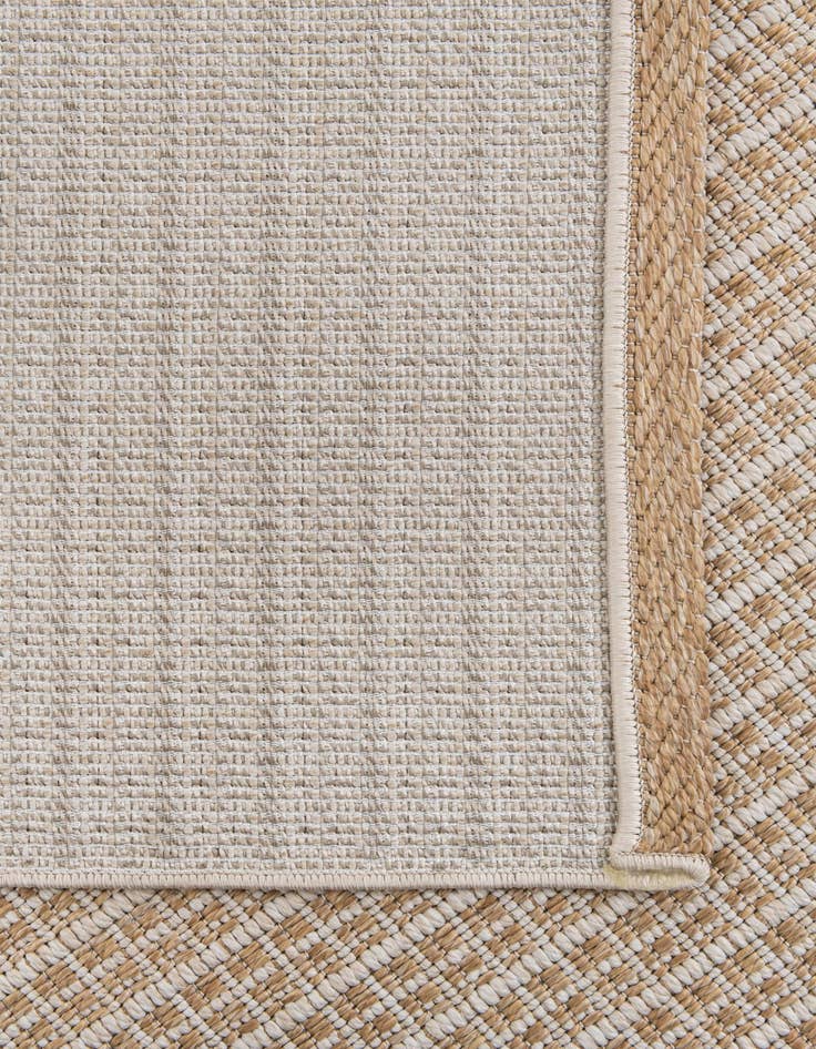 Detail image of 4' 9 x 7' 5 Easy-Clean Modern Indoor / Outdoor Rug