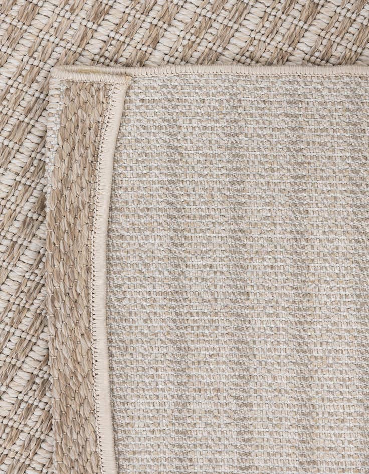Detail image of 4' 8 x 7' 5 Easy-Clean Modern Indoor / Outdoor Rug