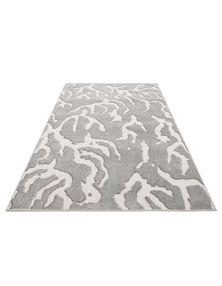 5' 3 x 7' 9 Easy-Clean Modern Indoor / Outdoor Rug