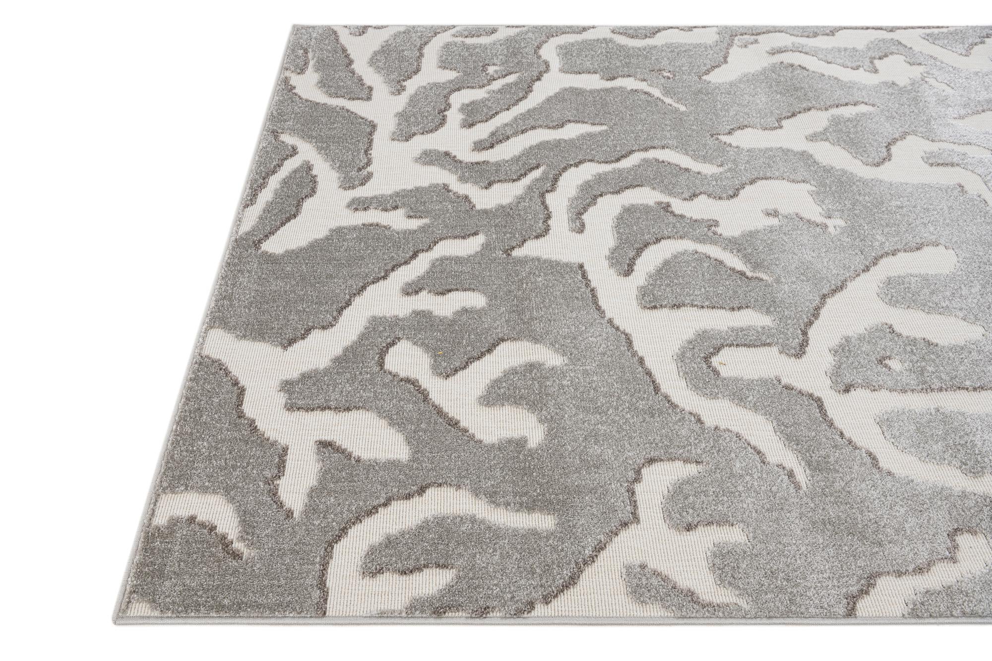 5' 3 x 7' 9 Easy-Clean Modern Indoor / Outdoor Rug