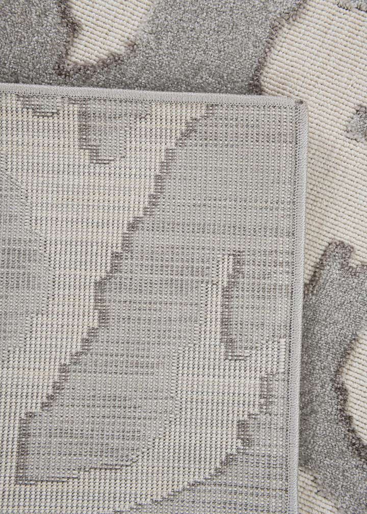 5' 3 x 7' 9 Easy-Clean Modern Indoor / Outdoor Rug