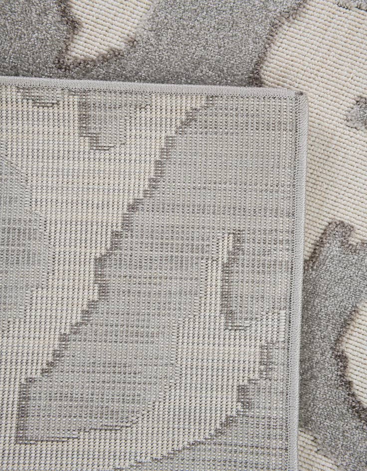 Detail image of 5' 3 x 7' 9  Washable Modern Indoor / Outdoor Rug
