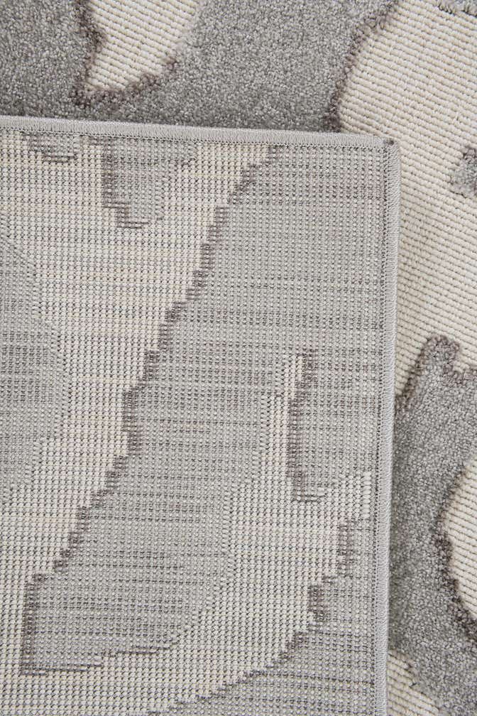 5' 3 x 7' 9 Easy-Clean Modern Indoor / Outdoor Rug