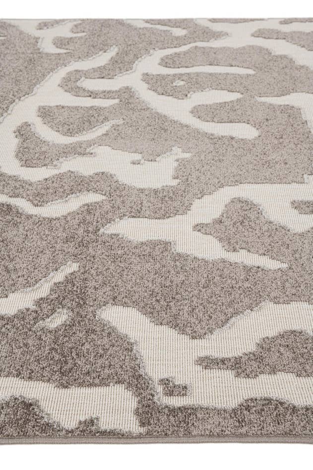 Detail image of 5' 3 x 7' 8 Easy-Clean Modern Indoor / Outdoor Rug
