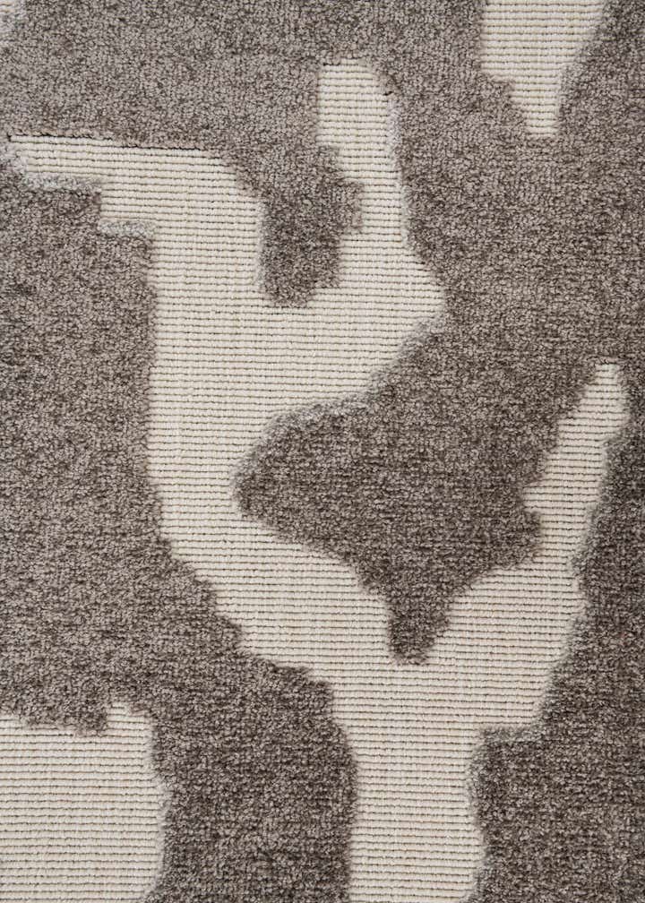 5' 3 x 7' 8 Easy-Clean Modern Indoor / Outdoor Rug