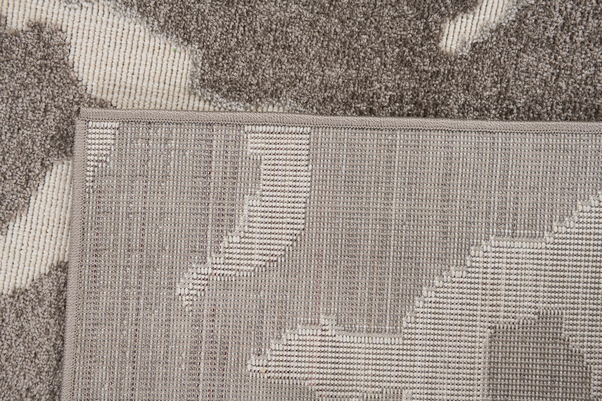 5' 3 x 7' 8 Easy-Clean Modern Indoor / Outdoor Rug