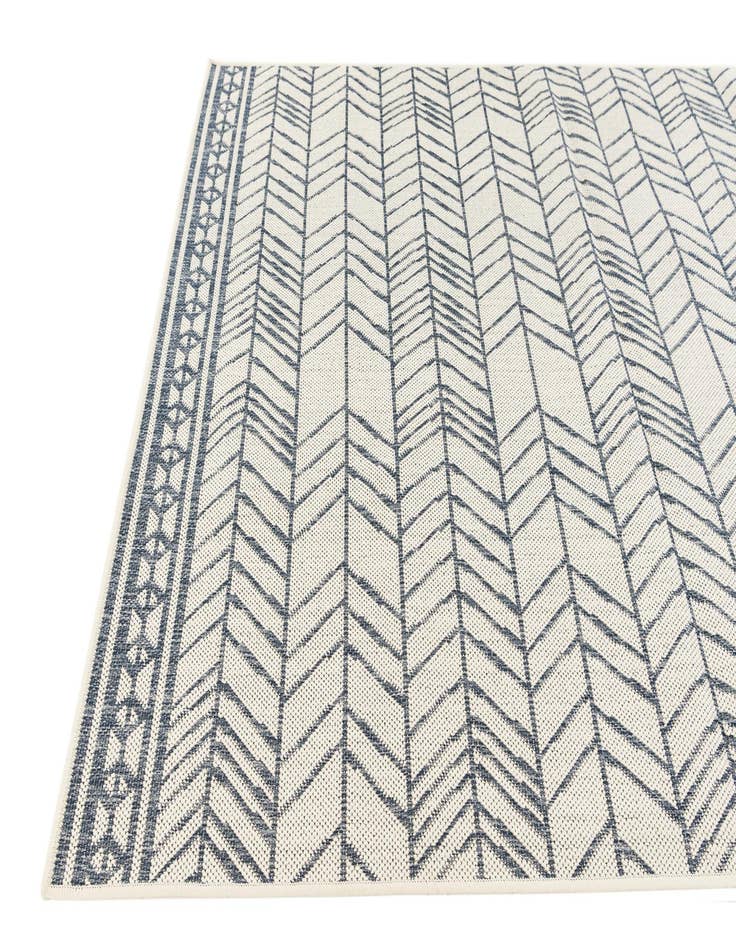 Detail image of 5' 2 x 7' 7 Easy-Clean Modern Indoor / Outdoor Rug