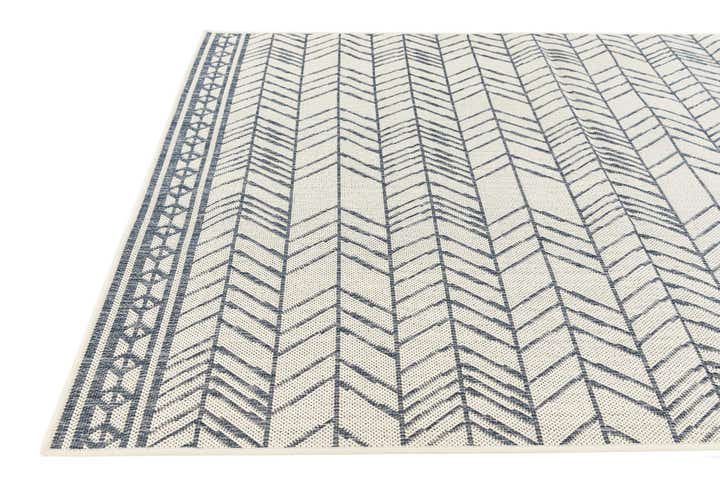 5' 2 x 7' 7 Easy-Clean Modern Indoor / Outdoor Rug
