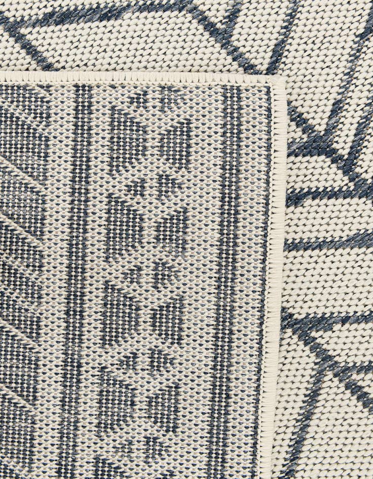 Detail image of 5' 2 x 7' 7  Washable Modern Indoor / Outdoor Rug