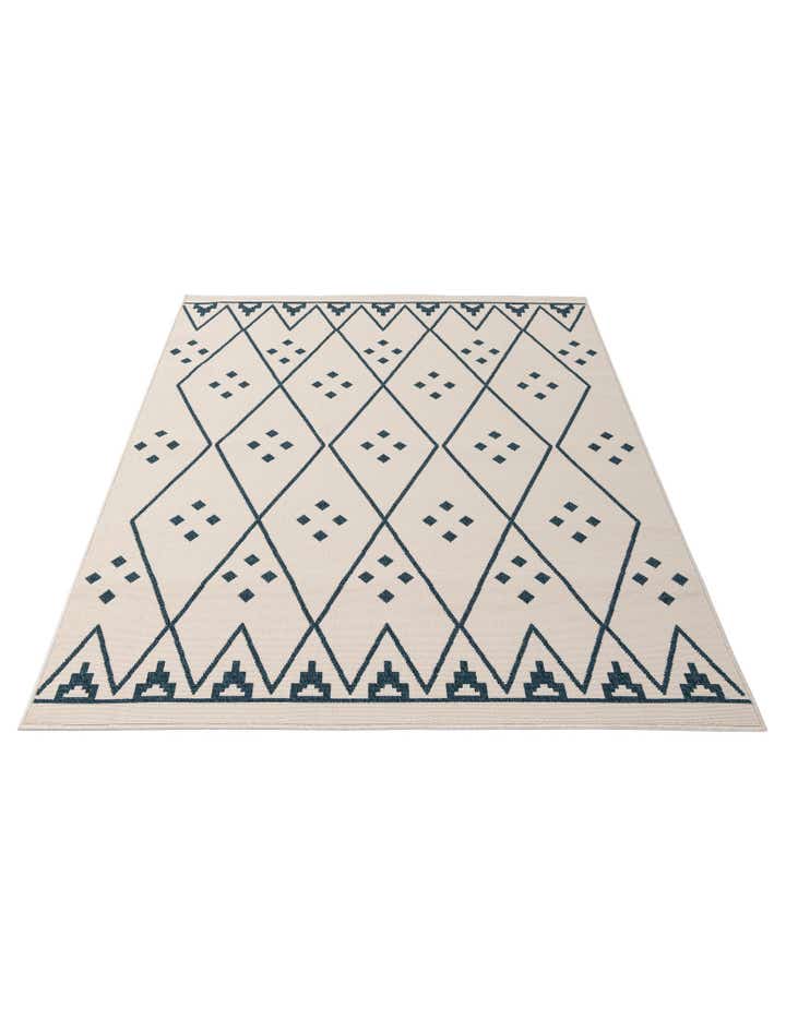 5' 2 x 7' 9 Easy-Clean Modern Indoor / Outdoor Rug