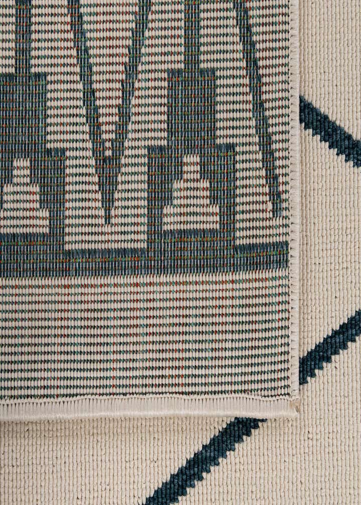 5' 2 x 7' 9 Easy-Clean Modern Indoor / Outdoor Rug