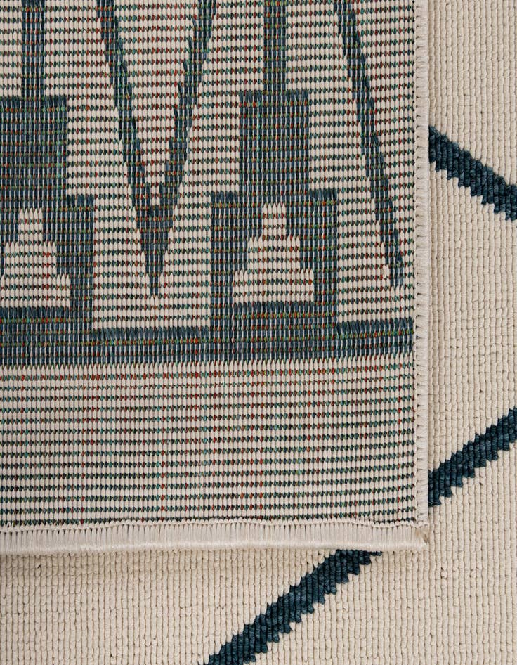 Detail image of 5' 2 x 7' 9  Washable Modern Indoor / Outdoor Rug