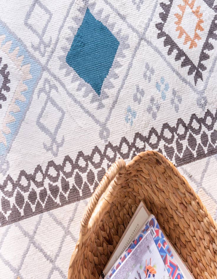 Detail image of 8' x 10'  Washable Oasis Indoor / Outdoor Rug