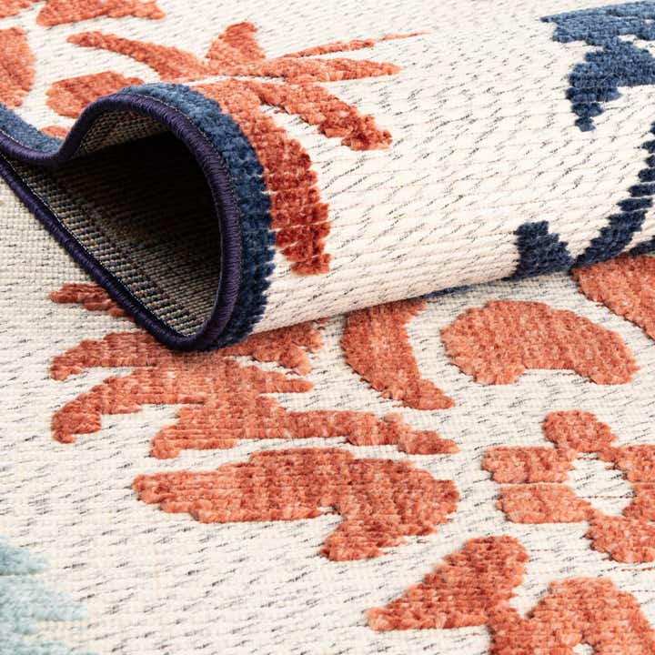 5' x 7' 7 Easy-Clean Indoor / Outdoor Rug