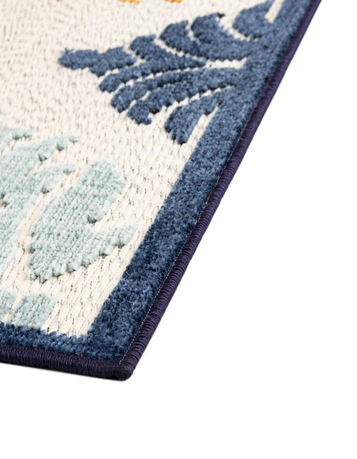 Detail image of 5' x 7' 7 Easy-Clean Indoor / Outdoor Rug