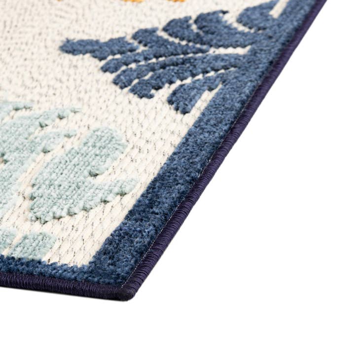 Detail image of 5' x 7' 7 Easy-Clean Indoor / Outdoor Rug