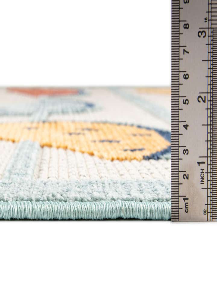 5' x 7' 7 Easy-Clean Indoor / Outdoor Rug