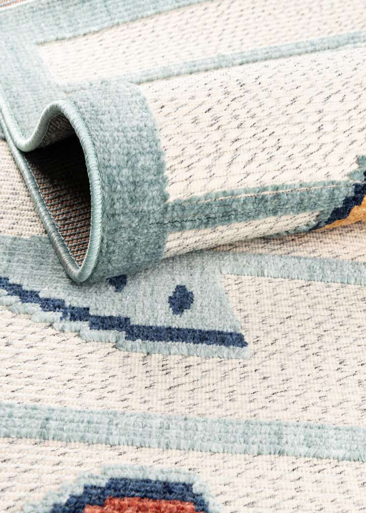 5' x 7' 7 Easy-Clean Indoor / Outdoor Rug