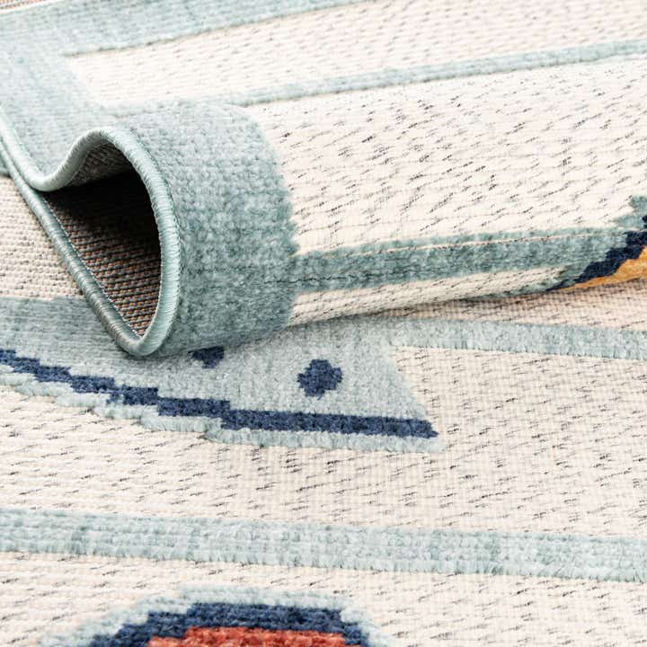 5' x 7' 7 Easy-Clean Indoor / Outdoor Rug
